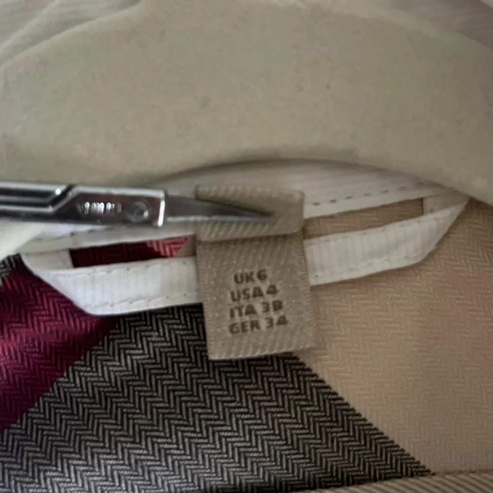 Burberry Brit White Jacket - Picture 4 of 15